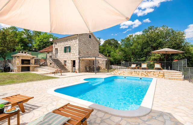 Preciosa casa en Runovic