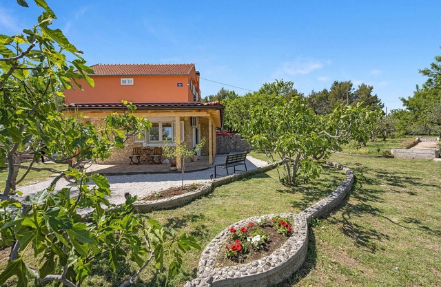 Preciosa casa en Skradin con WiFi