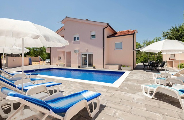 Preciosa casa en Vinjani Gornji con.