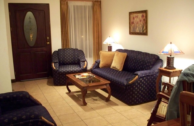 Preciosa Casa En Urbanización cerrada 24/7 horas de seguridad, cercado Soleado Jardín