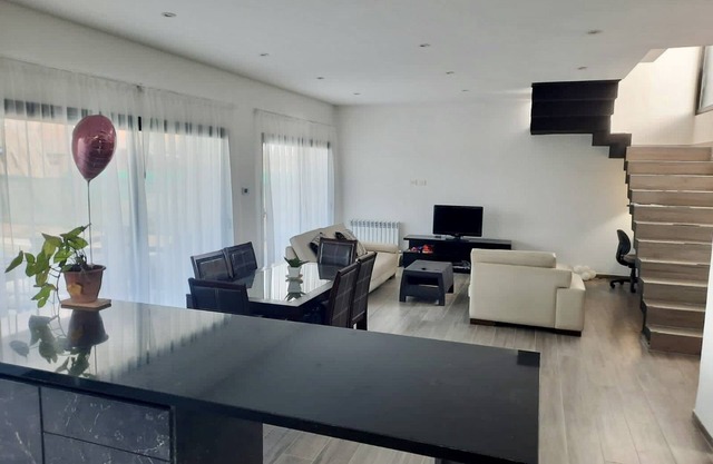 LOVELY HOUSE MINUTES FROM NORDELTA SHOPPING CENTER