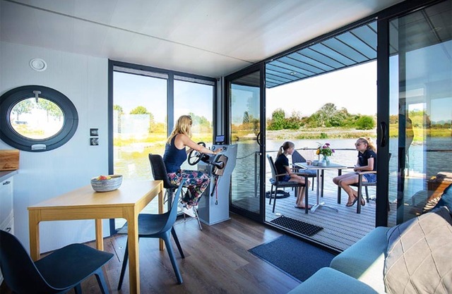 Lovely houseboat in Kinrooi with terrace