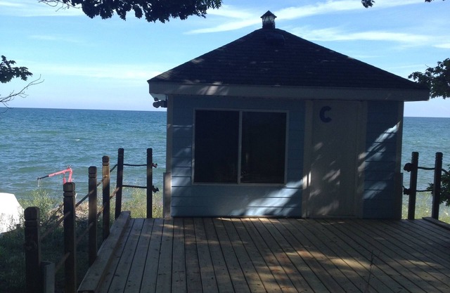 Hermosa propiedad del lago Hurón, convenientemente ubicada entre East Tawas y Oscoda An