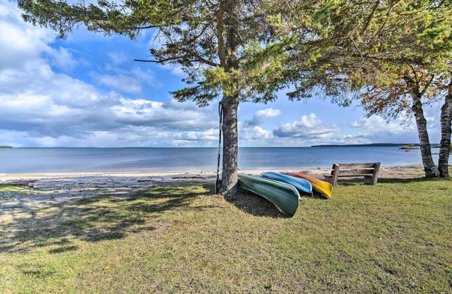 Precioso Lake Huron Studio Cottage con playa y kayaks