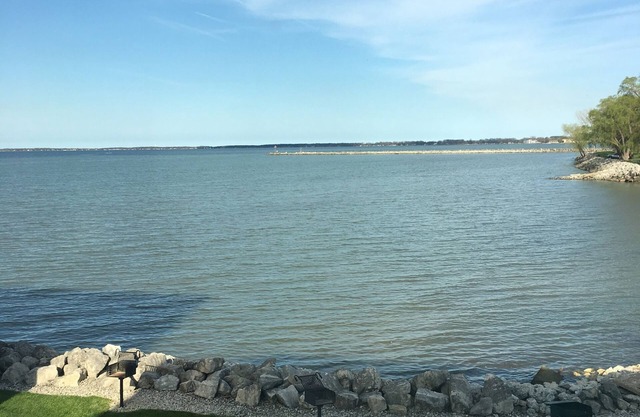 LOVELY LAKEFRONT CONDO, EXCELENTE UBICACIÓN, CERCA DE VERANO FUN