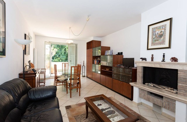 Encantador apartamento con terraza y vistas al mar.