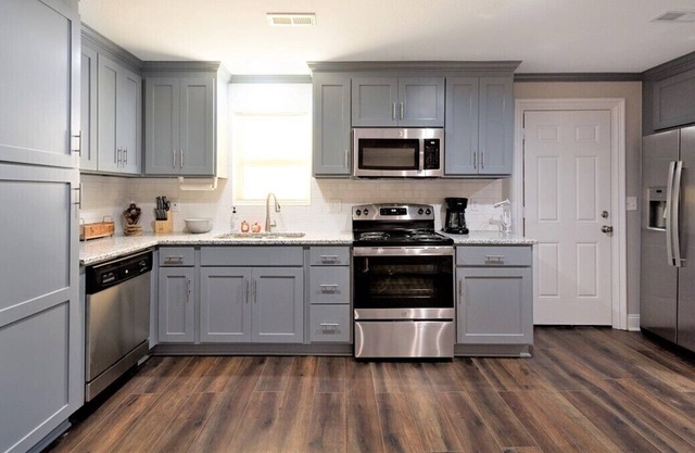 ⭐LOVELY LARGE HISTORIC REMODELED HOME⭐Z