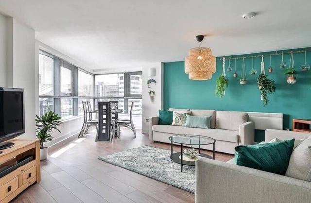 Lovely Large Leeds City Centre Apartment