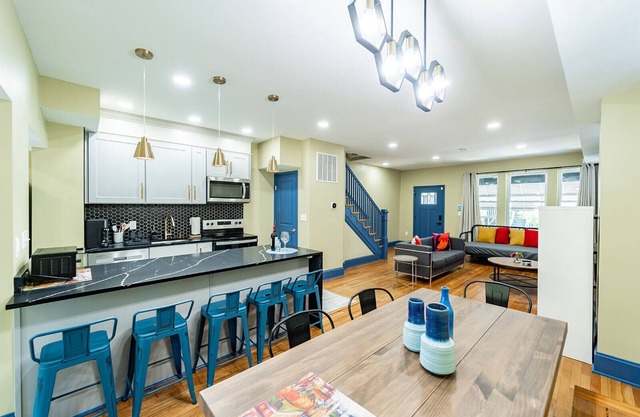 Lovely Large Modern 5BR 3.5BA DC Townhouse