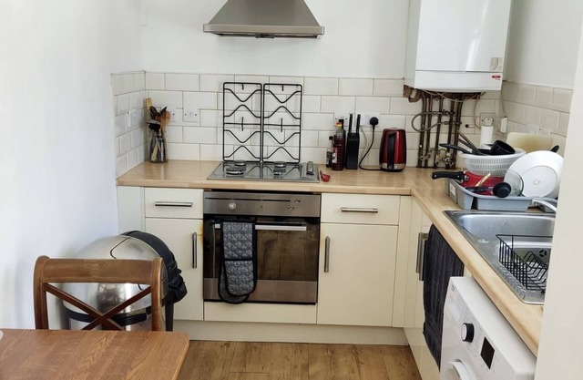 Lovely Large Room in Shared House