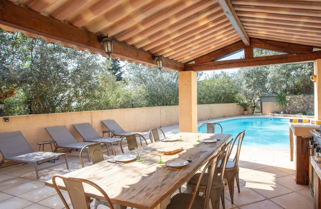 Lovely little cottage with swimming pool