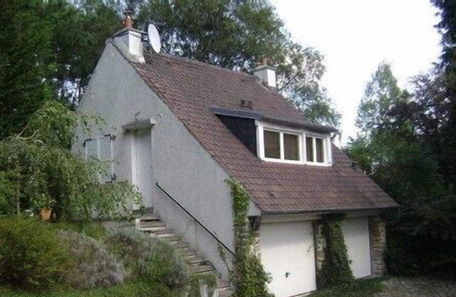 Hardelot, la encantadora casita del cuidador al borde de un parque arbolado.