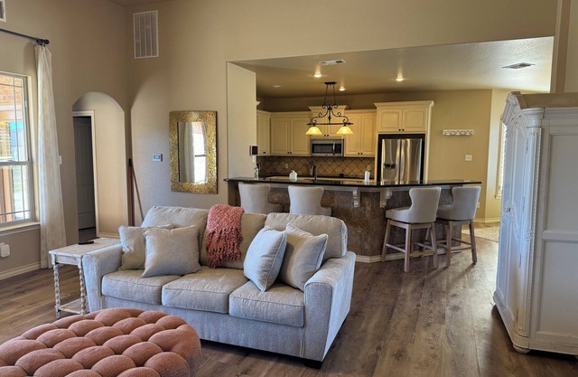 LOVELY LUBBOCK HOME with WiFi, AC, Cable, Laundry Room, Fireplace
