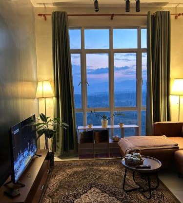 Lovely Luxury Hillview