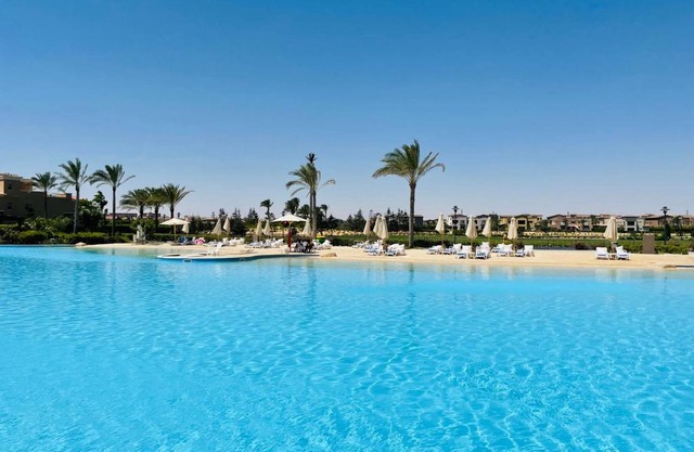 Lovely Marassi Penthouse near Lagoon