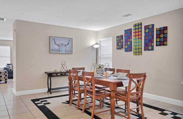 Lovely Meadow: 5 beds, large living area, Xbox, Sunny bike & lots more!