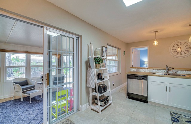 Lovely Merritt Island Home w/ Kayak + Fire Pit!