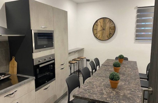 Lovely modern large spacious home with 7 BR + WIFI