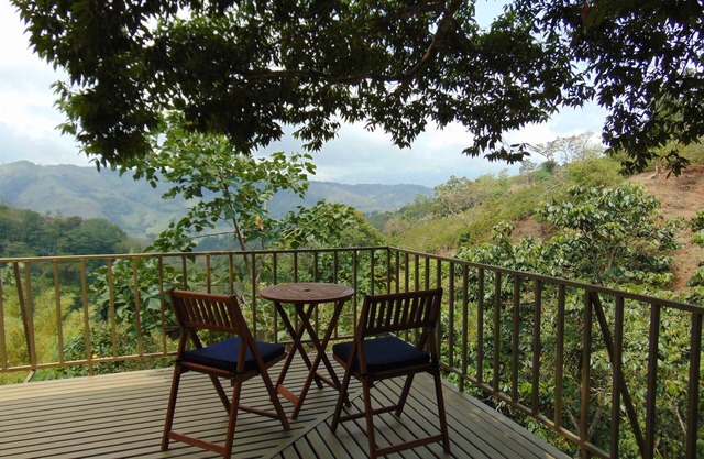 casa preciosa ladera de la montaña con vistas espectaculares