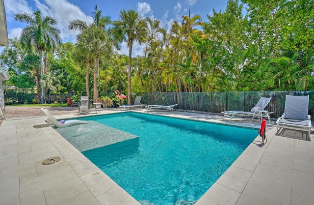 Lovely Naples Escape Less Than 3 Mi to Beach and Dtwn