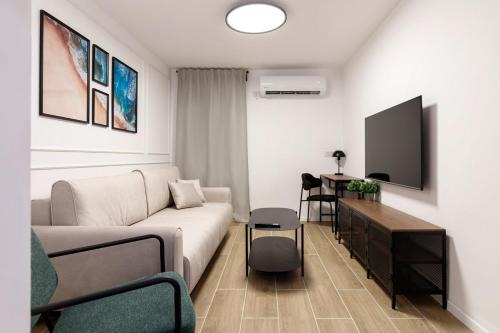 Lovely New Central Apartment 2 with Miklat