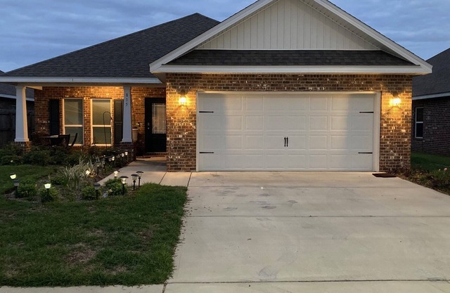Lovely Newer Home, Close to Everything the Panama City Area has to offer.