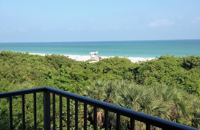 Lovely ocean front condo in Vero Beach