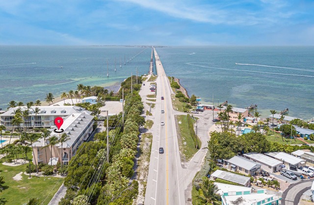 Lovely Oceanfront, gated com 3 bedroom - 3.5 Condo