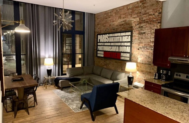 Lovely Old Montreal 4BR & 2 floors loft Hotel