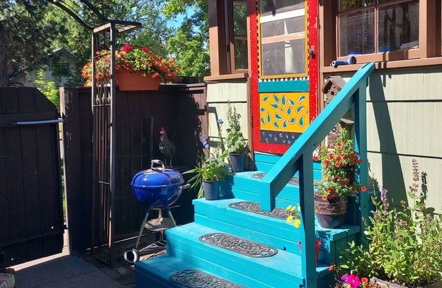 Lovely One Bedroom in Fun Neighborhood Close to Downtown