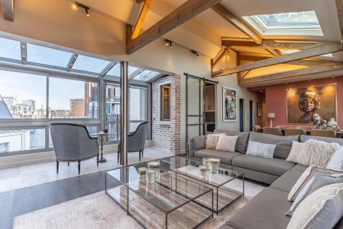 Lovely Penthouse Apt with Terrasse