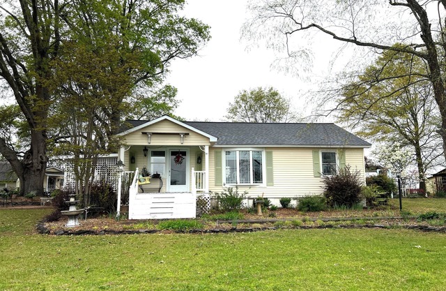 Lovely pet- friendly 2-bedroom house in the Greer countryside