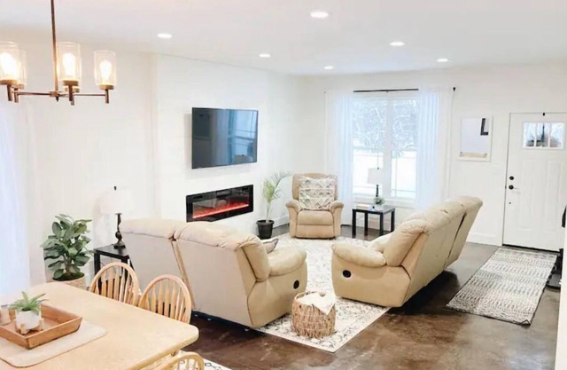 Lovely Place in Prime Location-Near Trails-Hot Tub