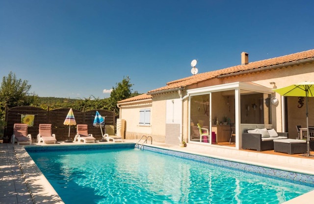 Casa reciente 3 * piscina privada tranquila bonito pueblo cerca de las playas