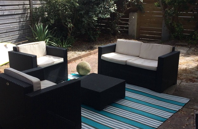 Bonita casa renovada en un terreno cerrado, instalaciones cerca y el océano