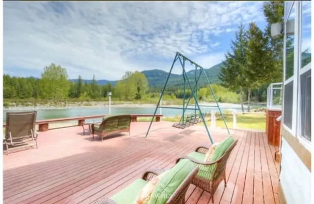 LOVELY RIVER HOUSE - Packwood, Washington