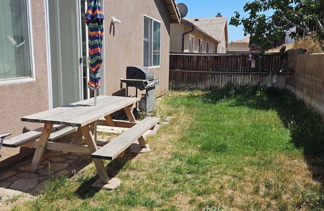 Lovely Room in Hesperia Close to Highway 2