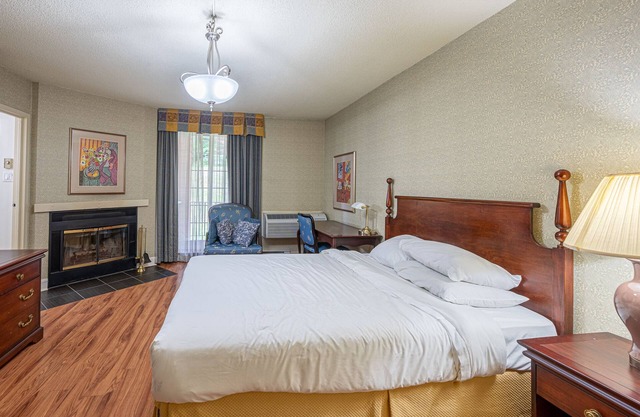 Lovely room with balcony 26