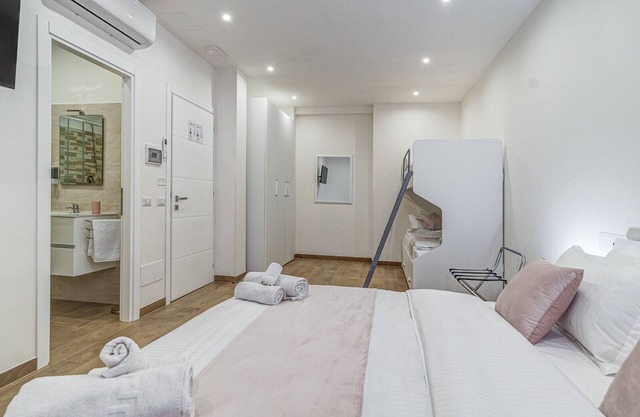 Lovely Rooms - Room 5 by Rentbeat