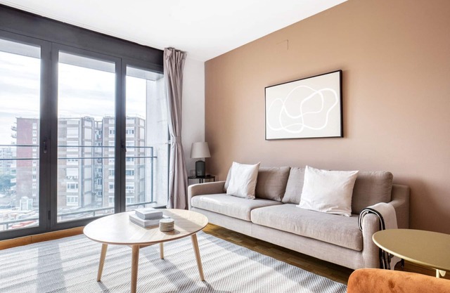 Lovely Sant Gervasi-Galvany del Poblenou 2BR w/ Balcony, by Blueground