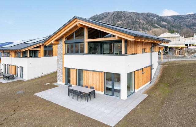 Lovely ski in-ski out lodge with sauna