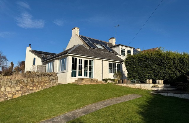 Lovely Sleeps 10 Country Property
