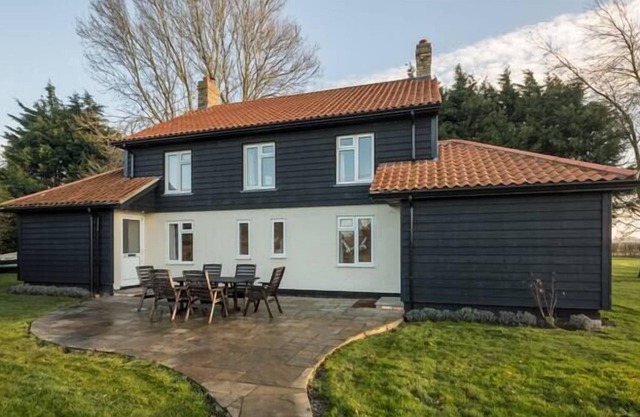 Lovely & Spacious Country Cottages For 8 People