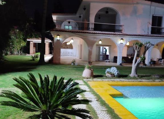 Lovely spacious five bedroom villa with a pool