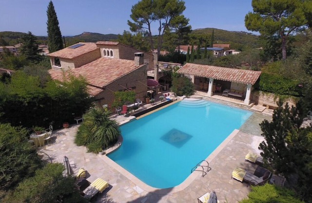 Lovely stone farmhouse in plein❤️des Alpilles On one hectare of wooded land