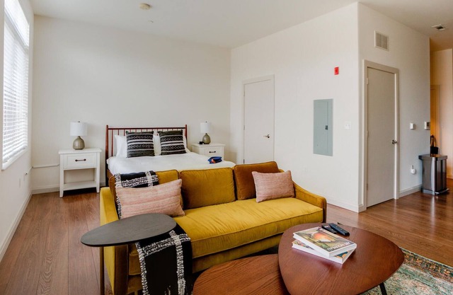 Lovely Studio in Waltham, Parking + Pet-Friendly