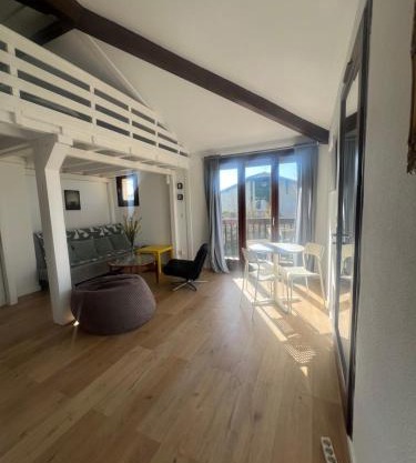 Lovely studio perfect for couples close to beach