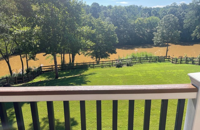 Lovely Suite bedroom house in welcoming Douglasville with AC, WiFi monthly