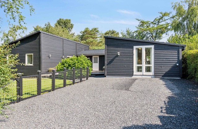 Lovely summer house close to Stillinge Beach.