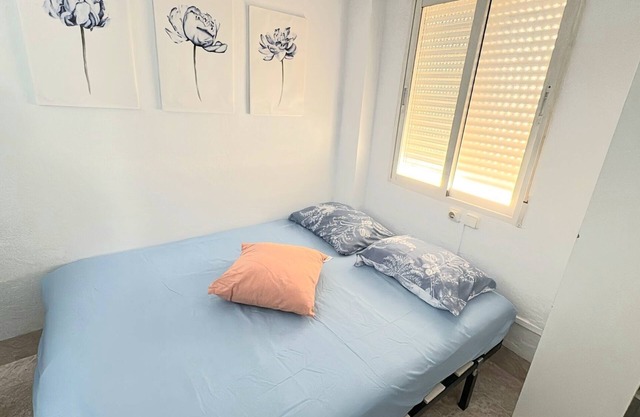 Lovely summer townhouse with roof terrace and great views. Dog friendly.